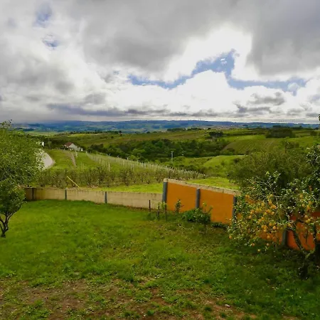 Dom wakacyjny Casa Do Pinheiro Near Obidos With Garden *
